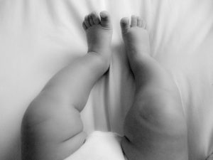 赤ちゃんの足